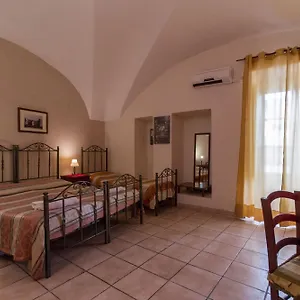 https://albatro-rooms.taorminaitalyhotels.com